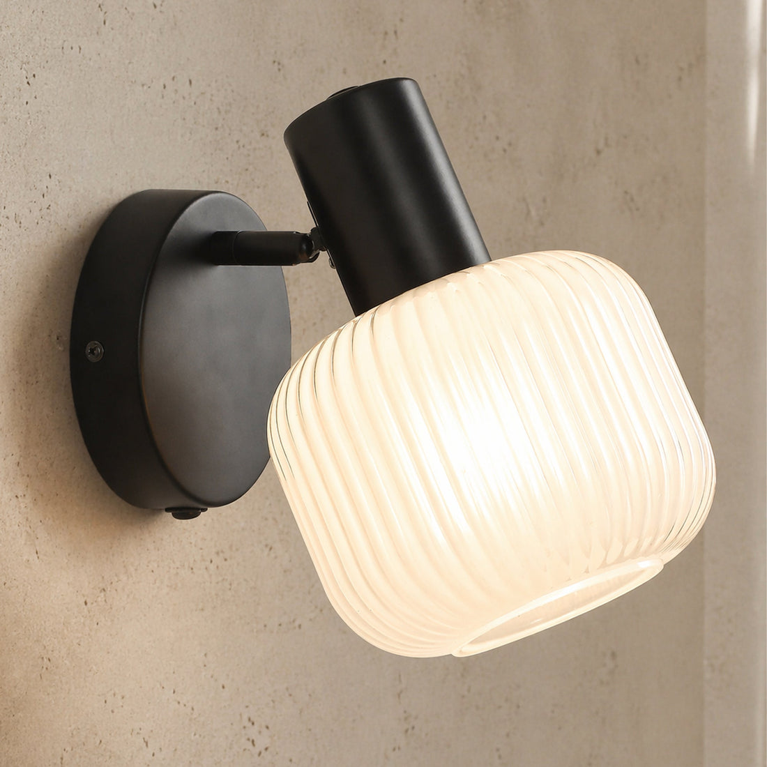 Freja Reading Wall Lamp With Charging Ports