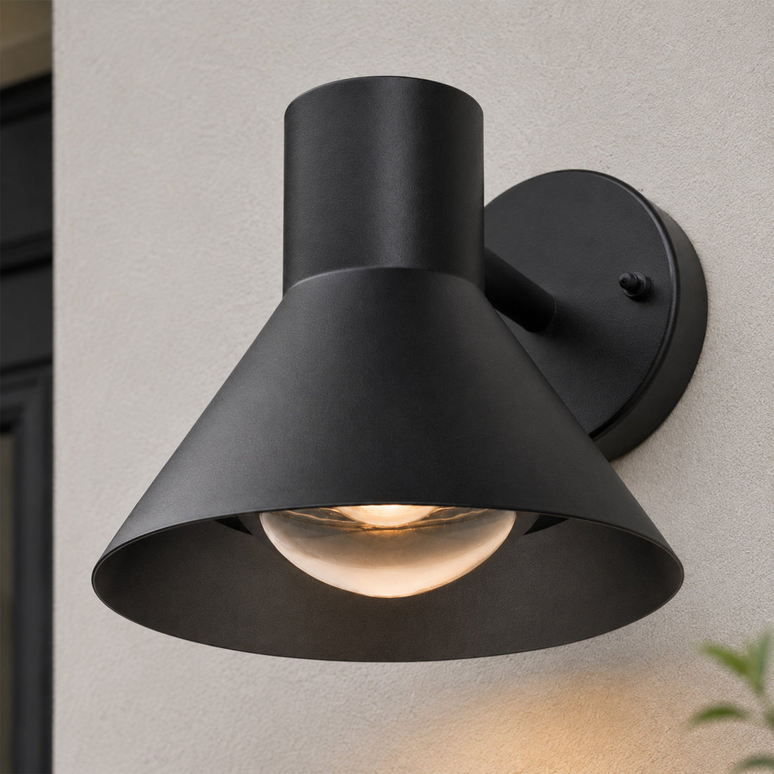 Oryn Outdoor Wall Light