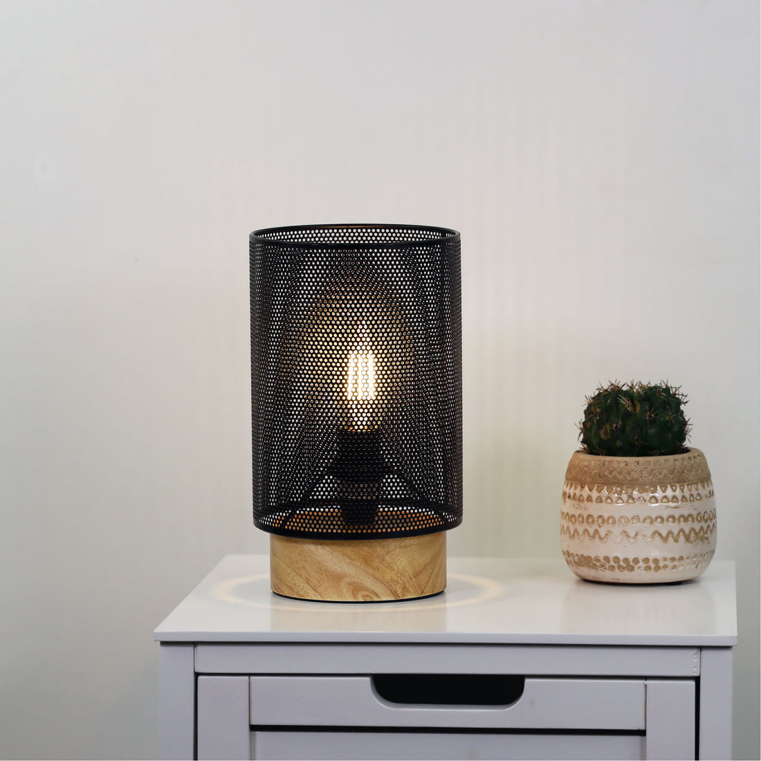 Lenny Mesh Bedside Table Lamp In Black