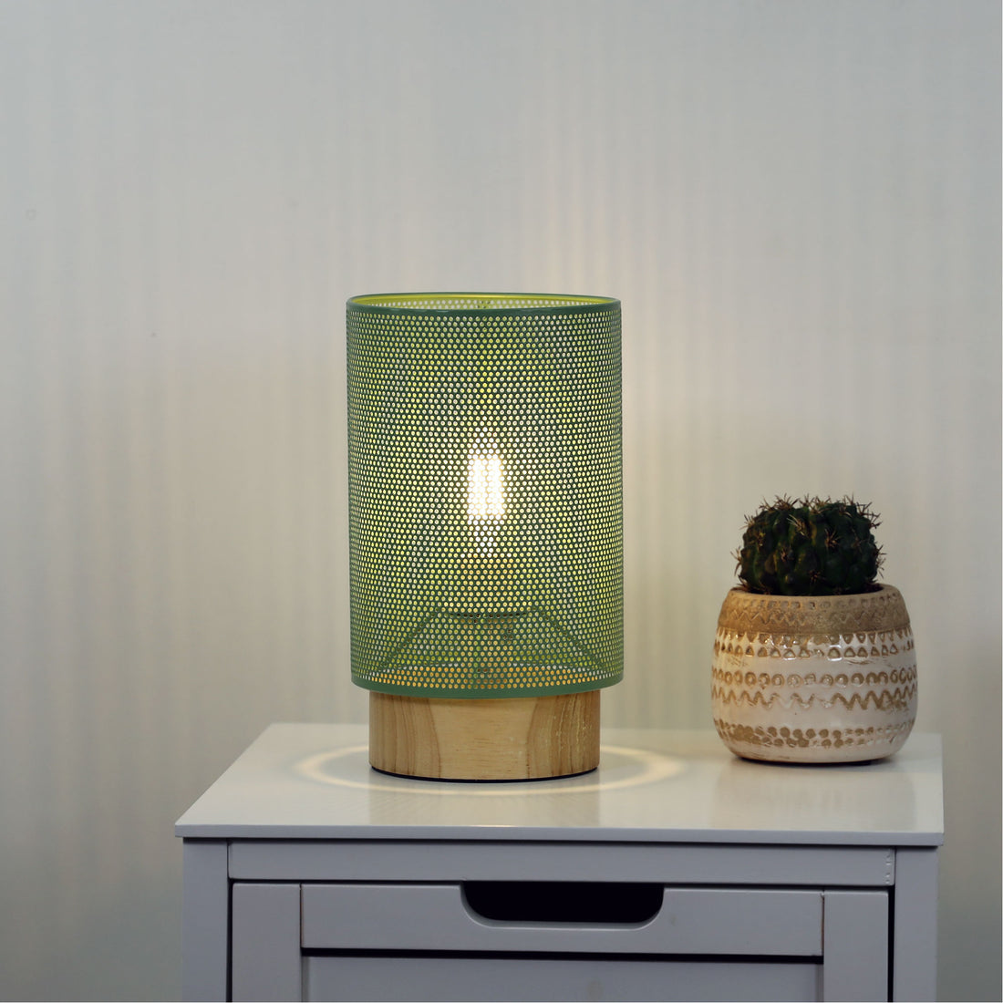 Lenny Mesh Bedside Table Lamp In Green