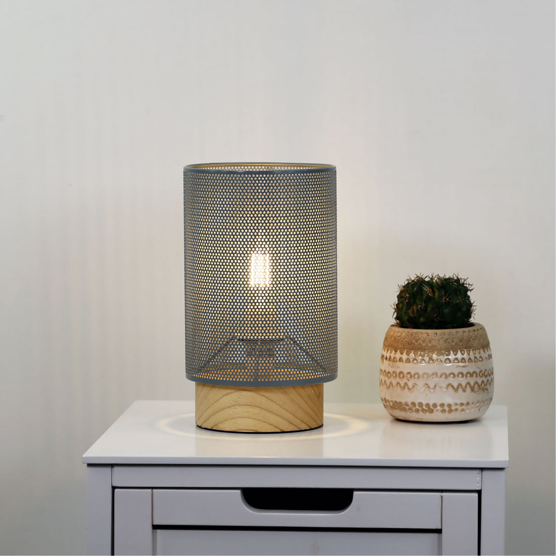 Lenny Mesh Bedside Table Lamp In Grey