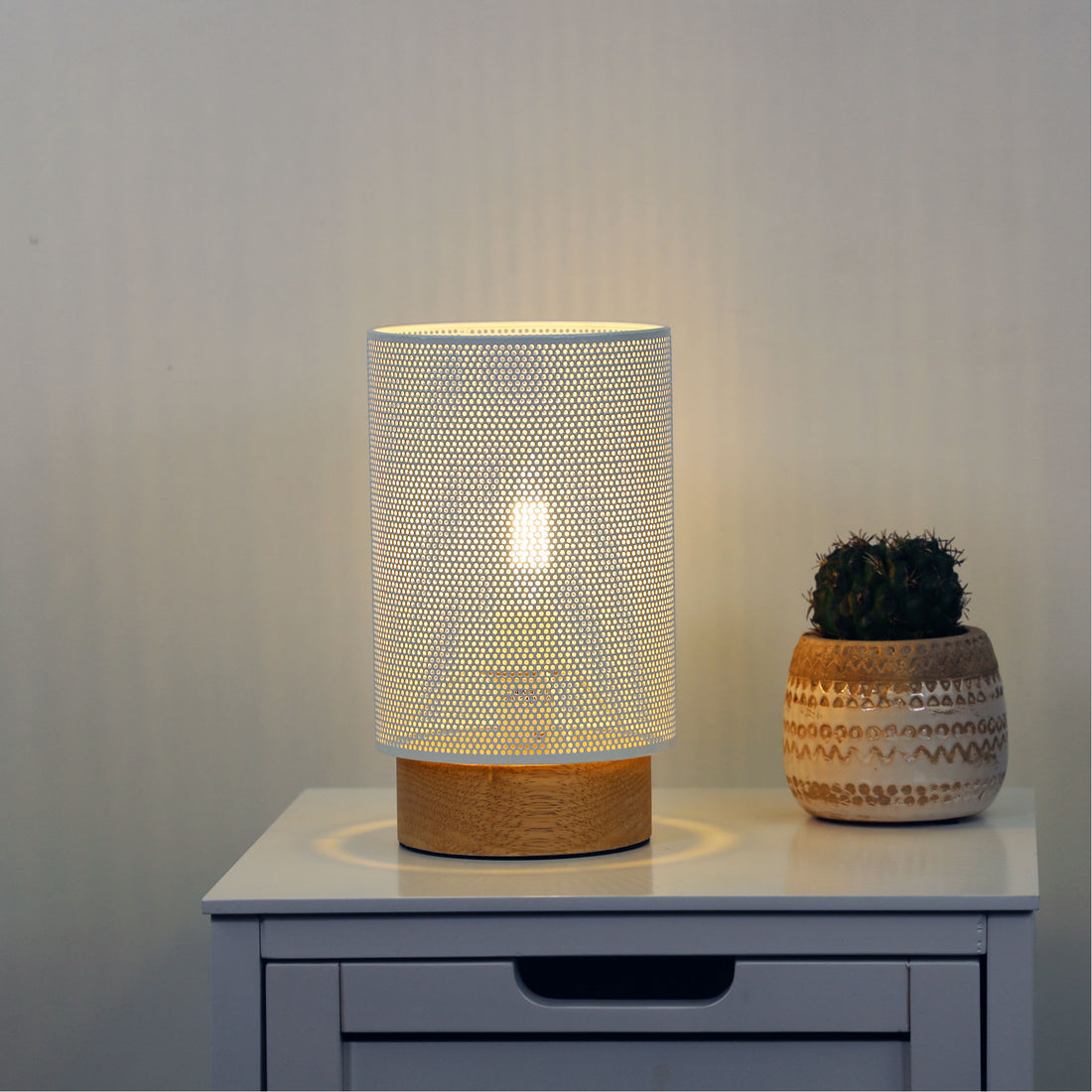 Lenny Mesh Bedside Table Lamp In White