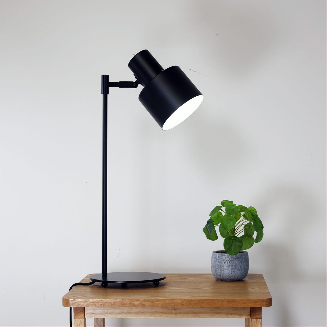Ari Mid-Century Table Lamp-Black