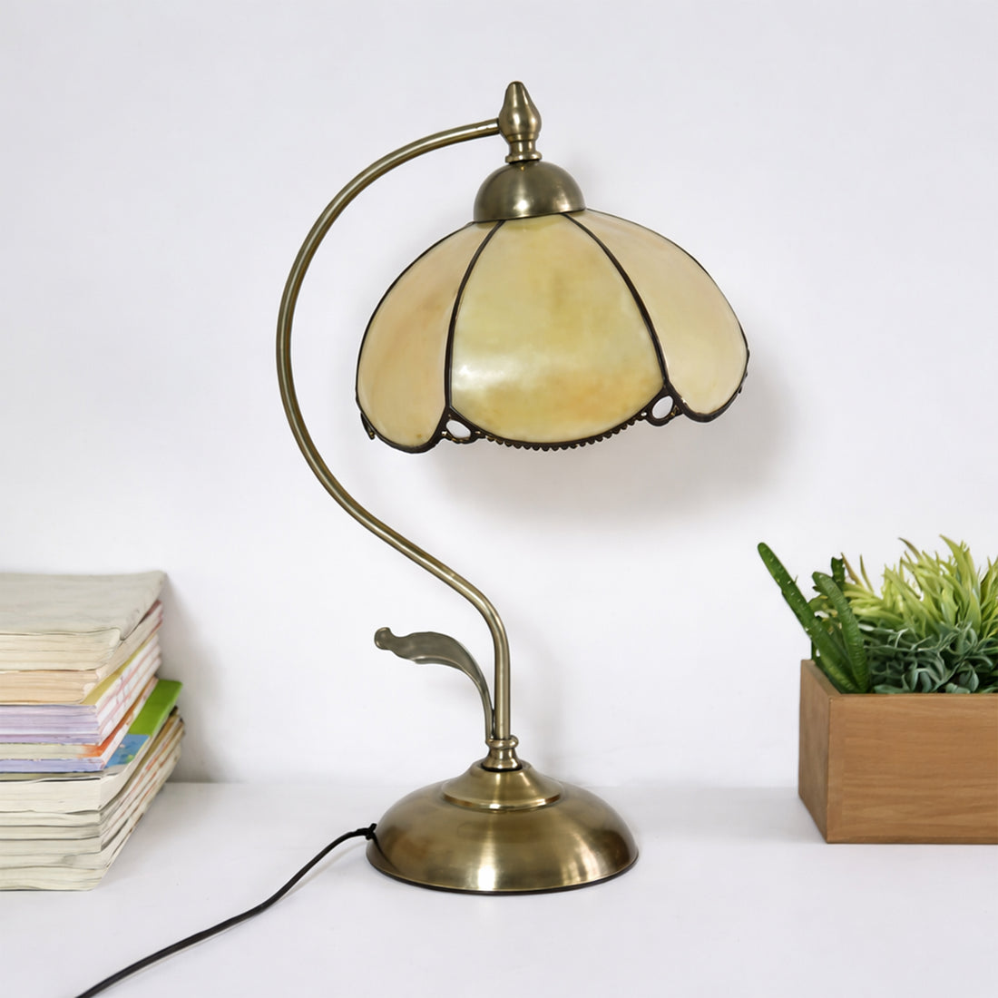 Majalis Tiffany Table Lamp - Sand