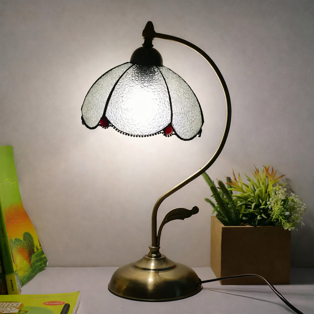 Majalis Tiffany Table Lamp - Clear